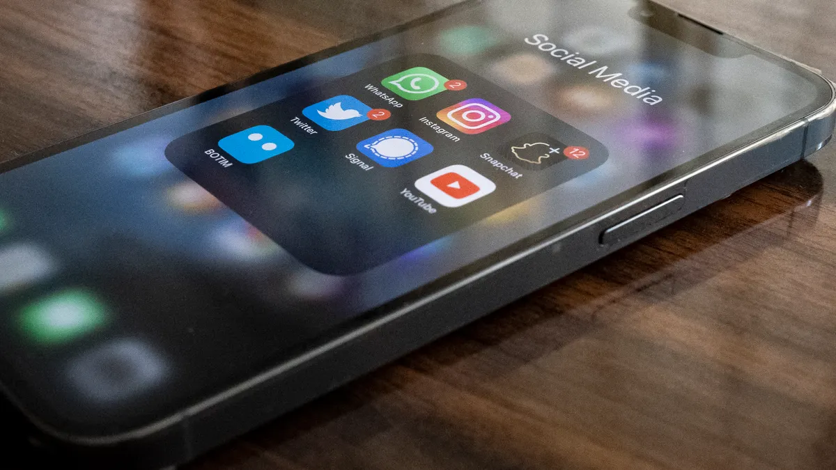 Content writing tools for social media: best apps for captions, threads, and ads Content writing tools for social media: best apps for captions, threads, and ads — Social Media in Smartphone
